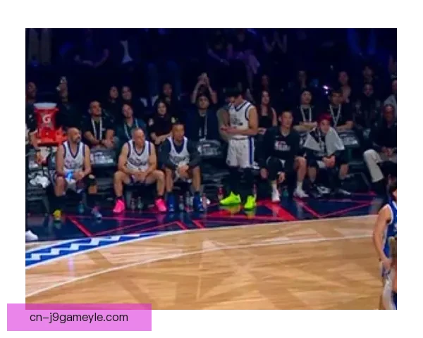 媒体楷模沙姆斯名人赛上刷手机